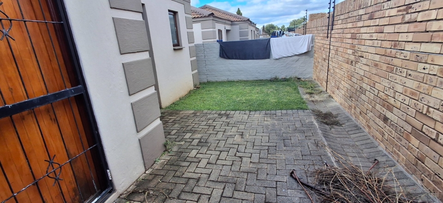 2 Bedroom Property for Sale in Langenhovenpark Free State